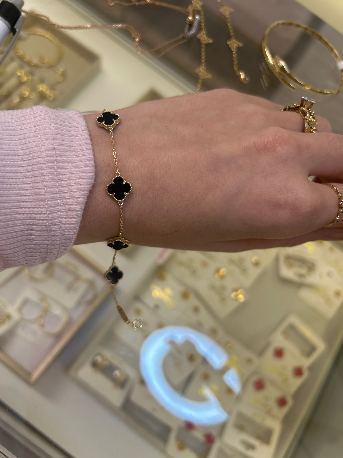 18k gold small clovers bracelet, with black onyx, adjustable 16.5-18cm, total weight is 3.40g