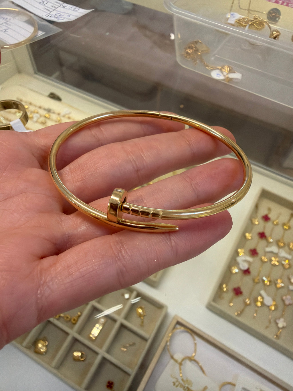 18k nail bangle, size 19 (large), 7.77g
