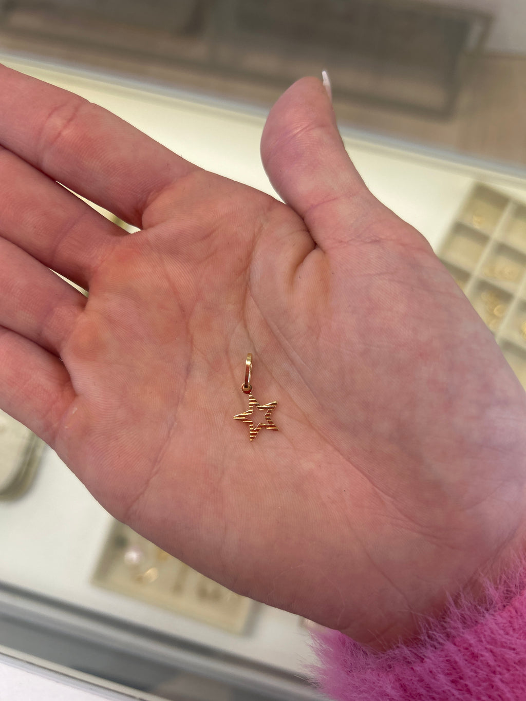 Petite étoile en or 18 carats 10 mm, 0,47 g