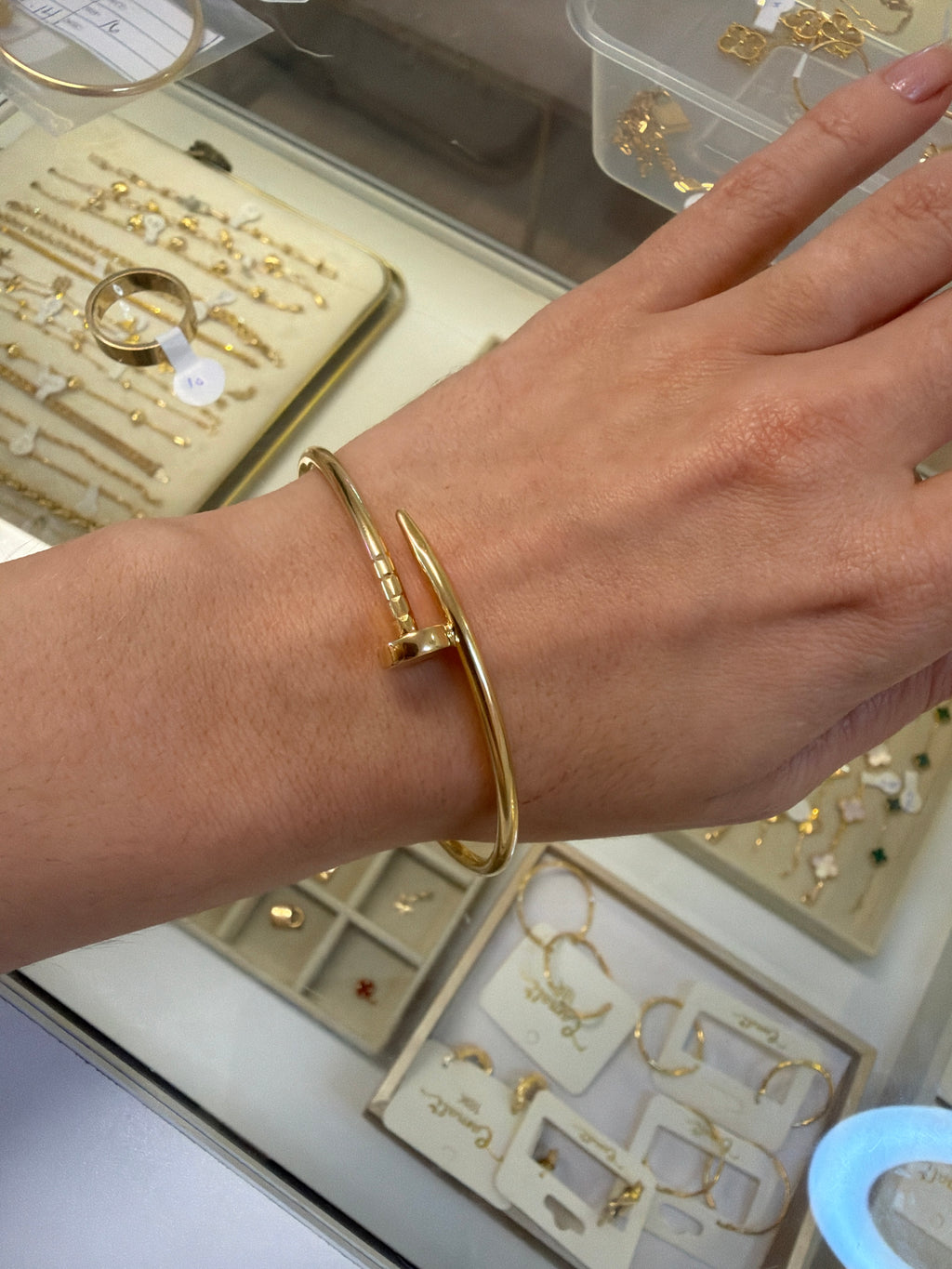 18k nail bangle, size 19 (large), 7.77g