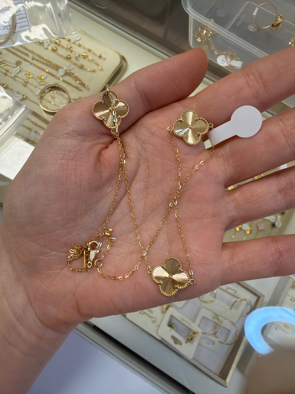 18k gold 3 large 15mm clovers attached necklace, adjustable 40-45, 4.95g